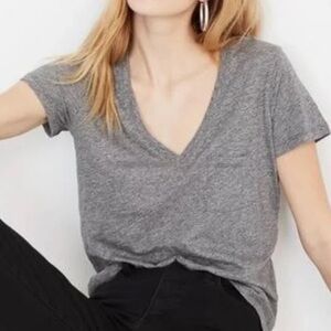 Madewell Women’s Whisper Cotton V-Neck Pocket Tee in Heather Iron, size Large.